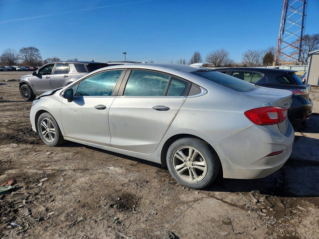 2017 Chevrolet Cruze Lt - Image 2