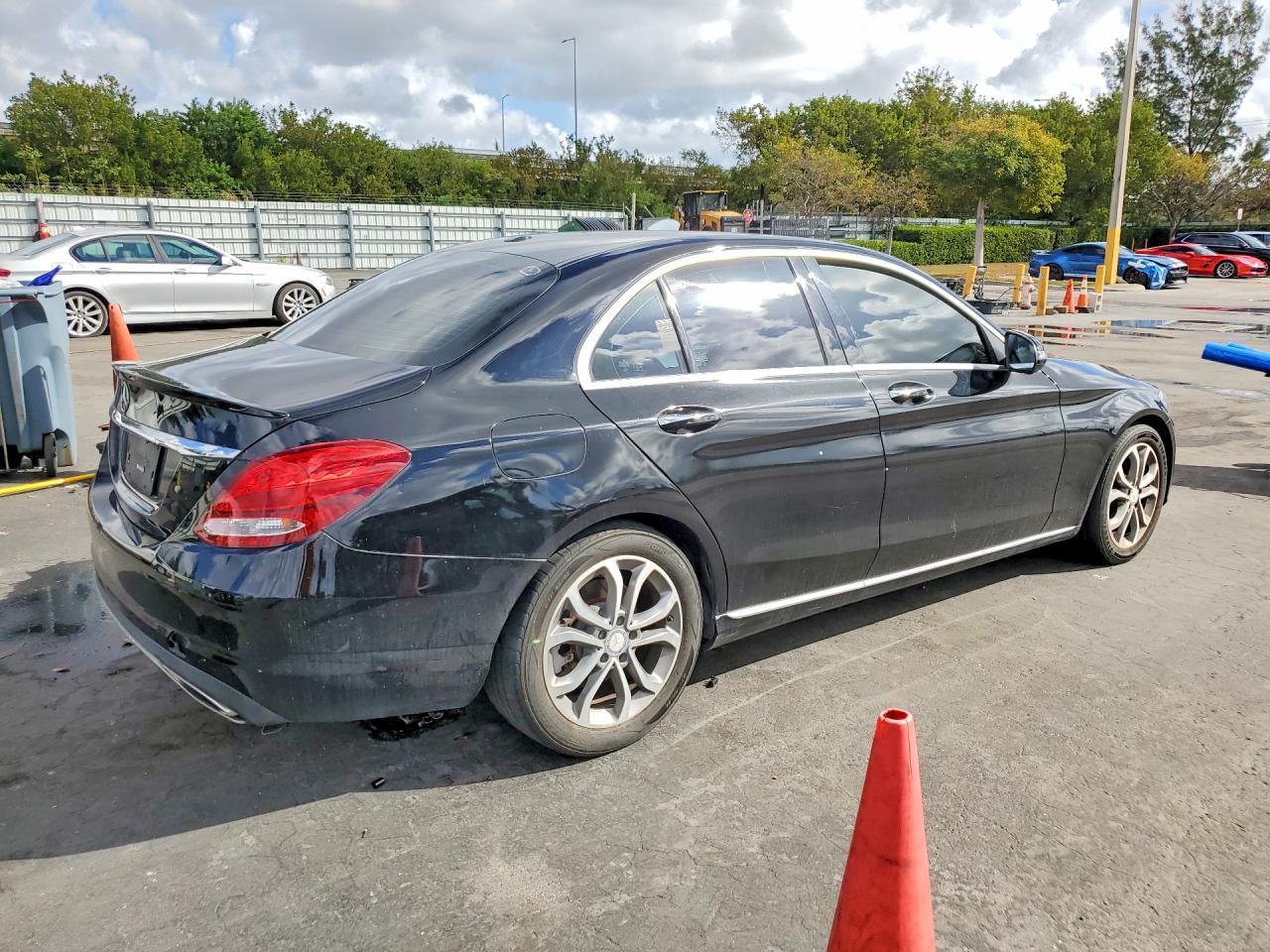 2017 Mercedes-Benz C 300 - Фото 3