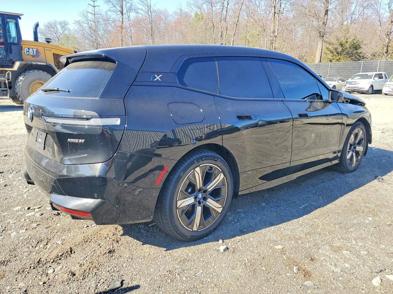 2023 BMW Ix xDrive50 - Image 3