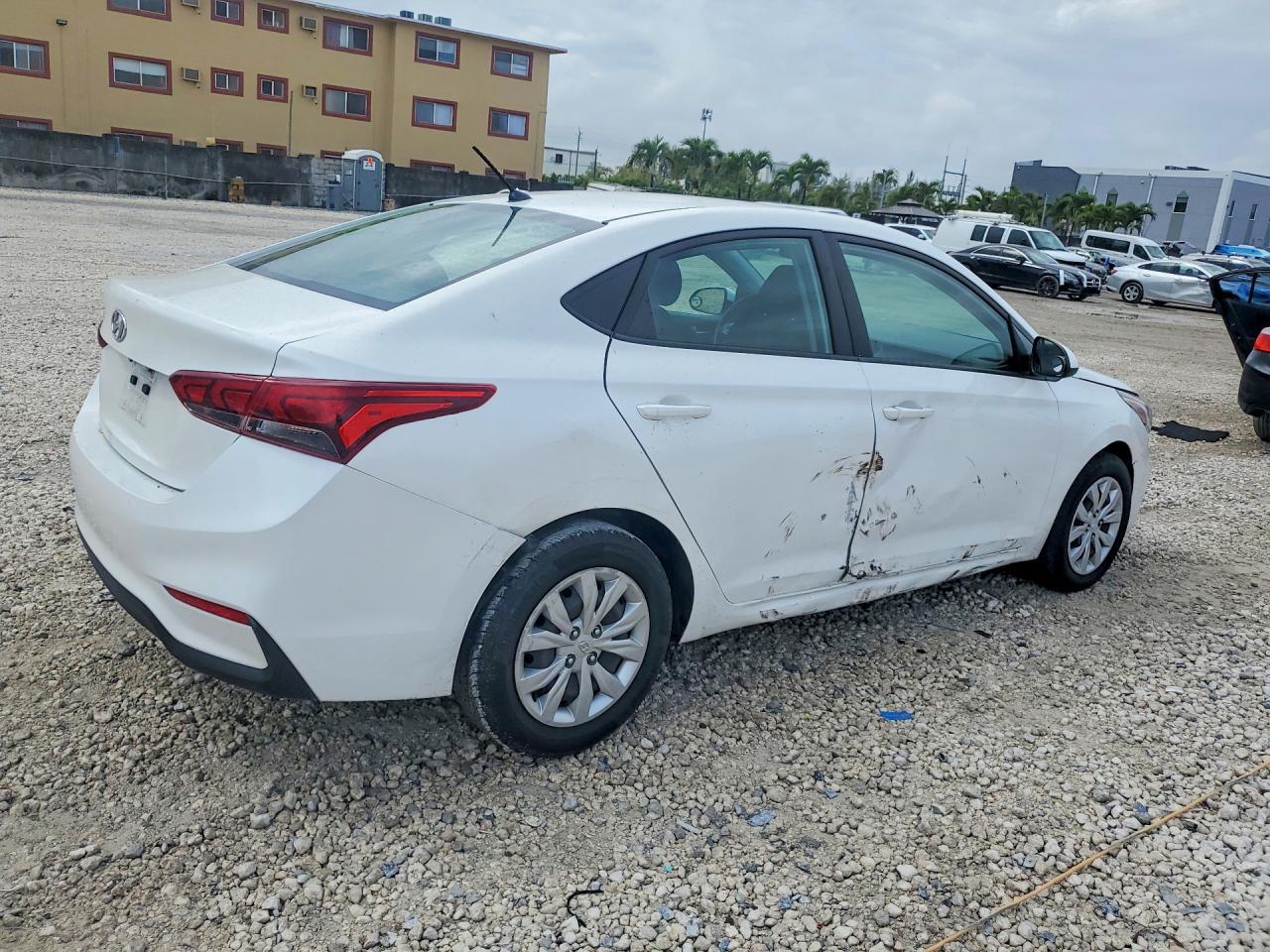 2021 Hyundai Accent Se - Image 3
