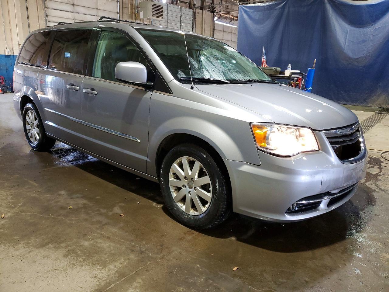 2016 Chrysler Town & Country Touring - Image 4