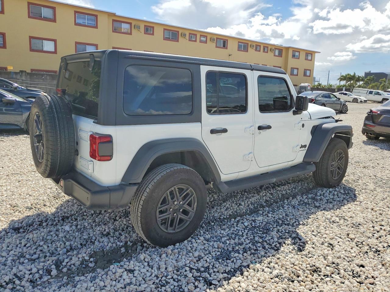 2025 Jeep Wrangler Sport - Фото 3