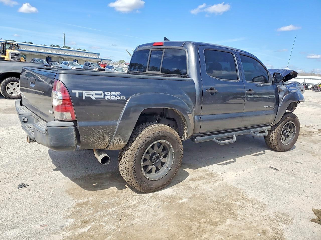 2014 Toyota Tacoma V6 - Image 3