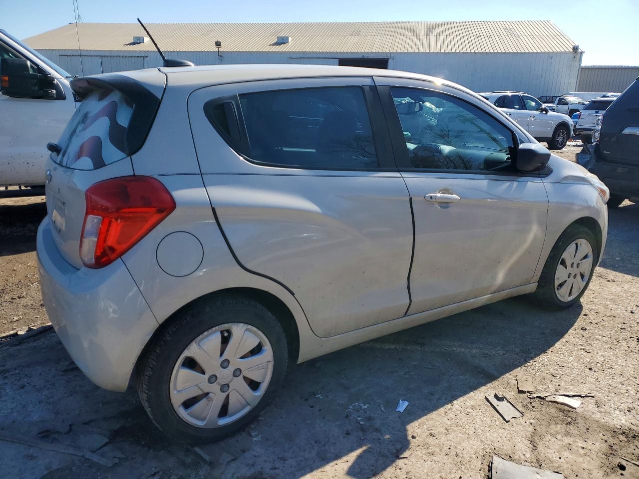 2017 Chevrolet Spark Ls - Фото 3