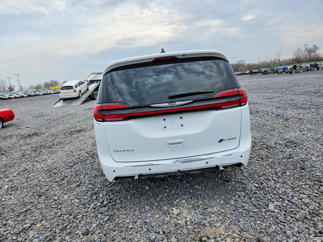 2024 Chrysler Pacifica Hybrid Select - Image 6