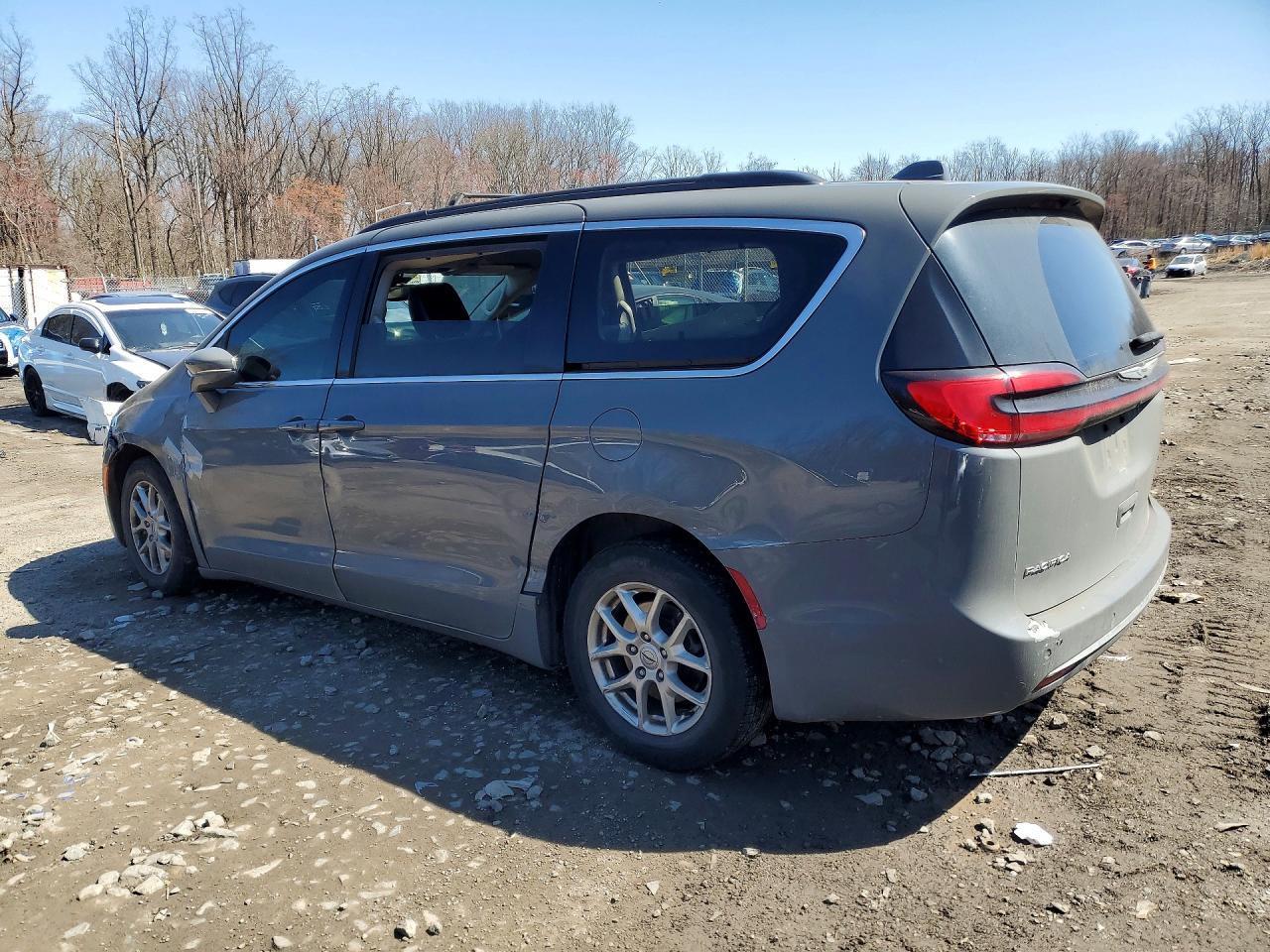 2022 Chrysler Pacifica Touring L - Фото 2