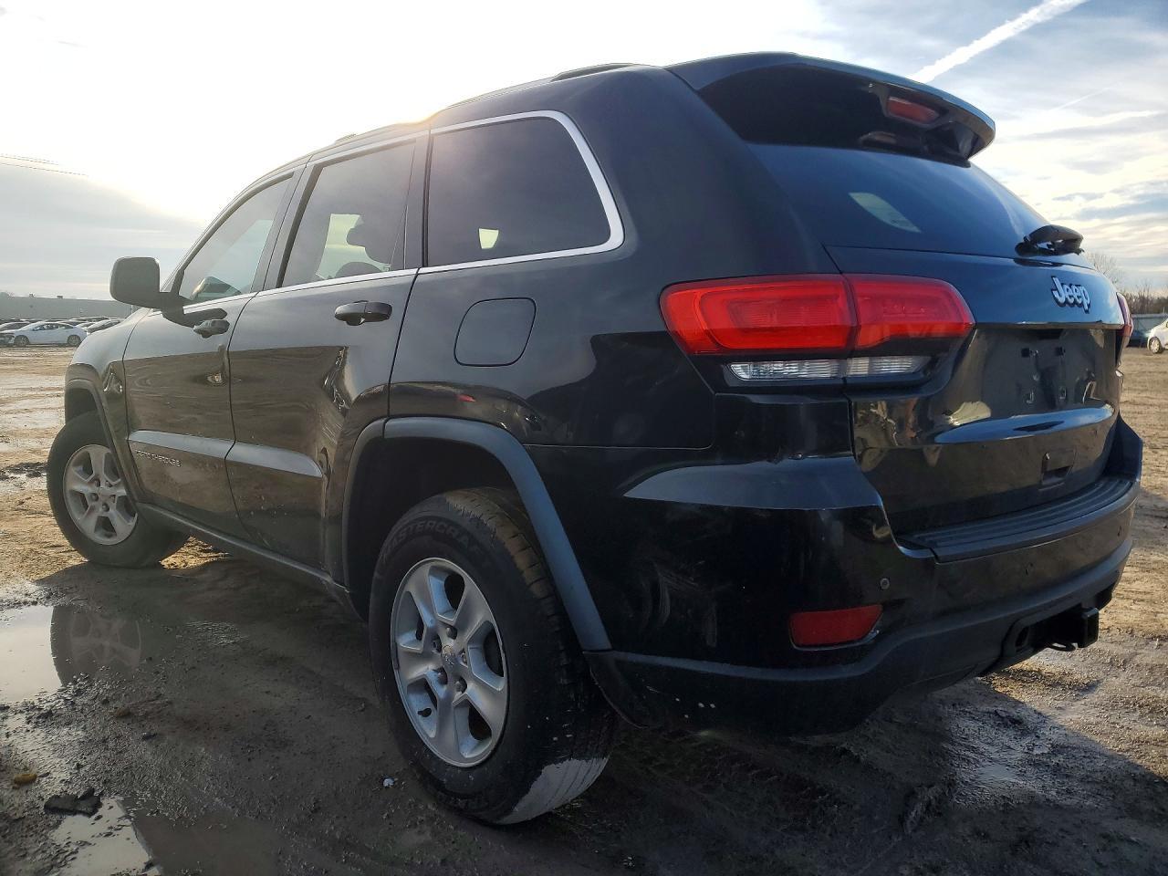 2016 Jeep Grand Cherokee Laredo - Image 2