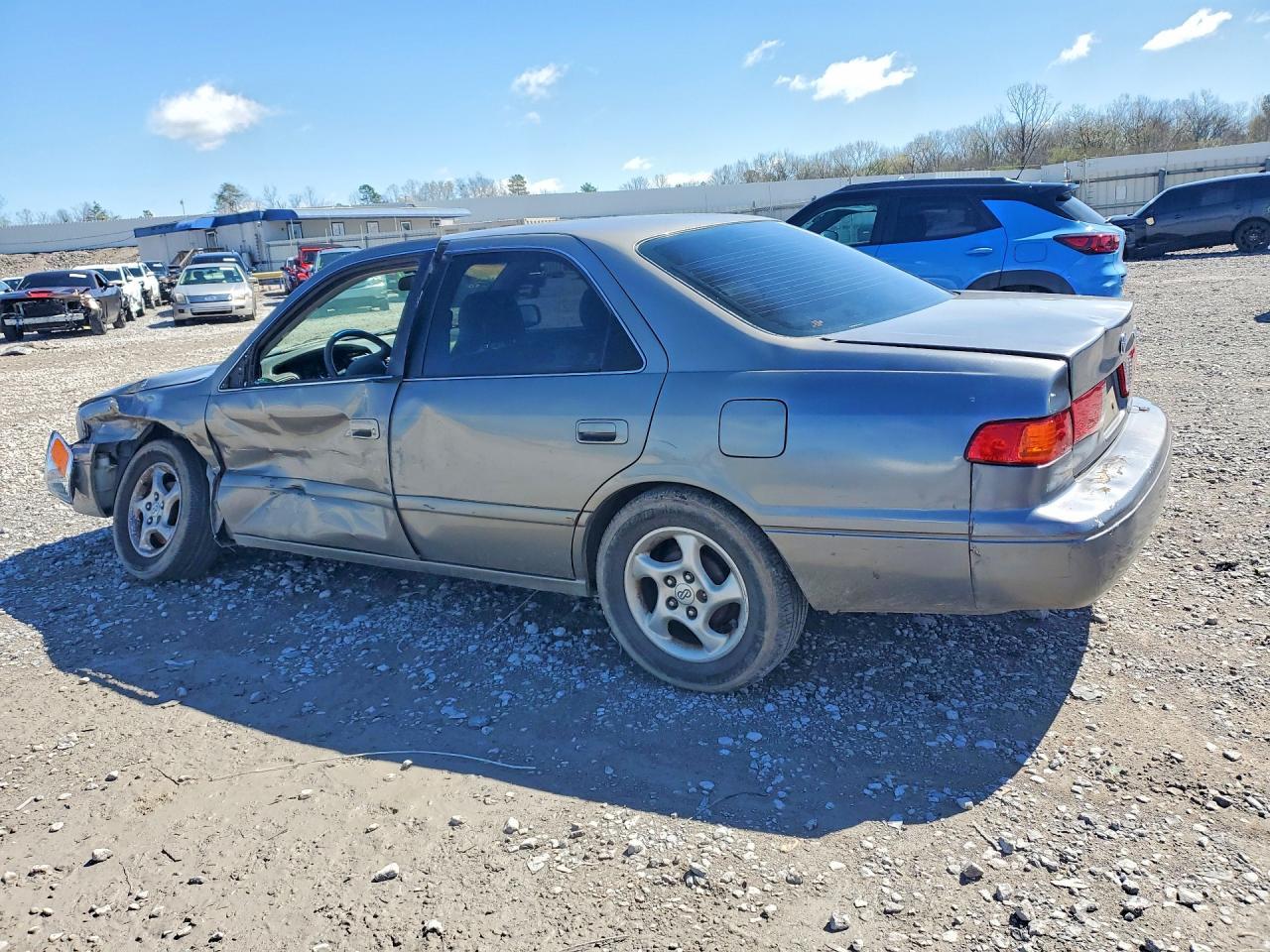 2000 Toyota Camry Le - Фото 2