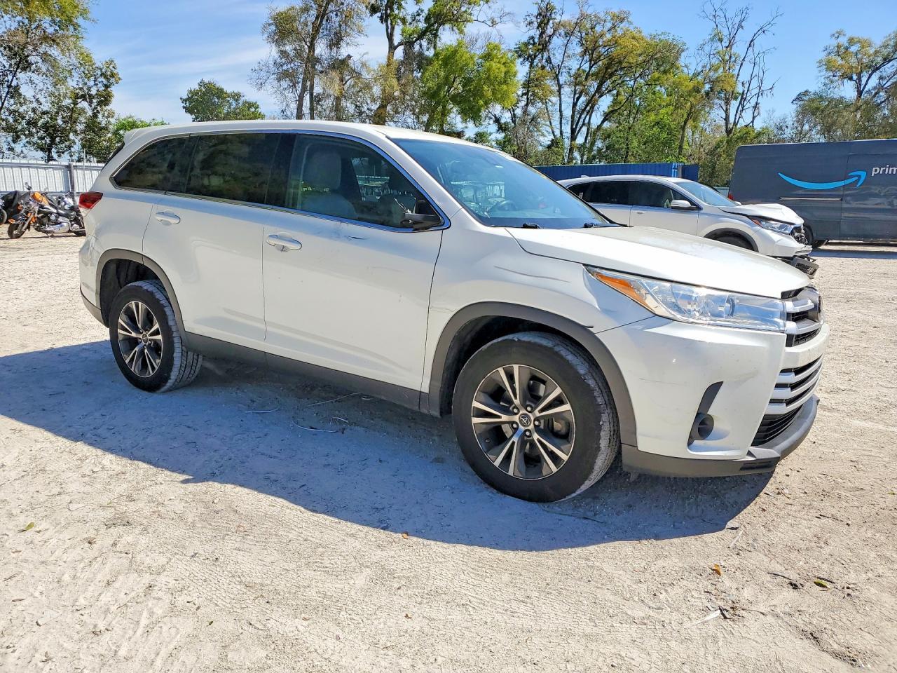 2019 Toyota Highlander Le - Фото 4