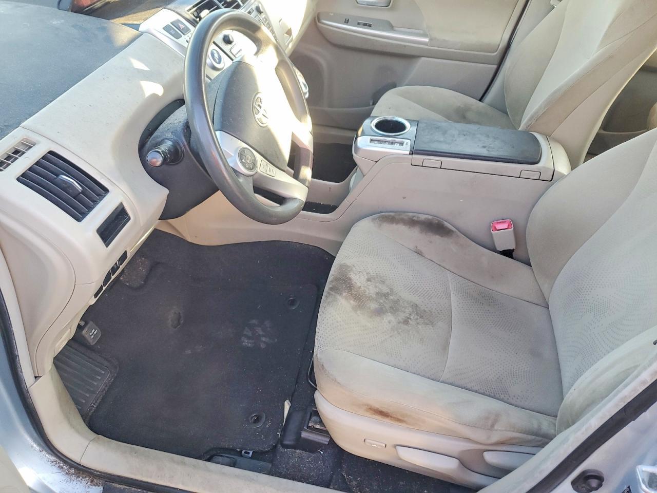 2013 Toyota Prius V - Image 7