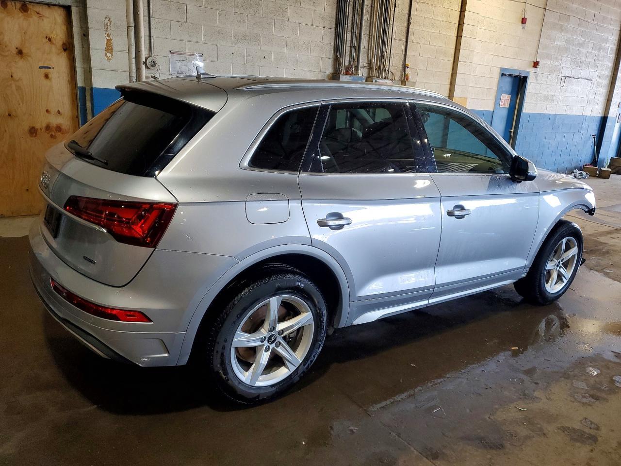 2023 Audi Q5 Premium 40 - Image 3