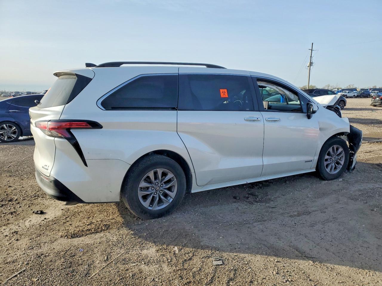 2021 Toyota Sienna Xle 8-Passenger - Image 3