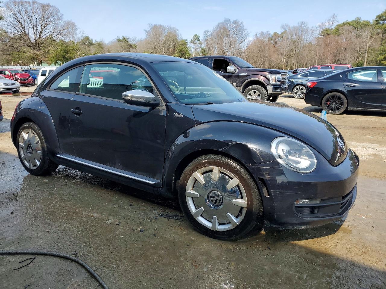 2013 Volkswagen Beetle - Фото 4