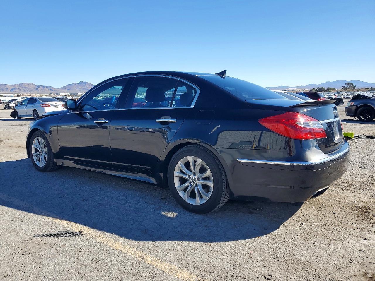2013 Hyundai Genesis 3.8L - Фото 2