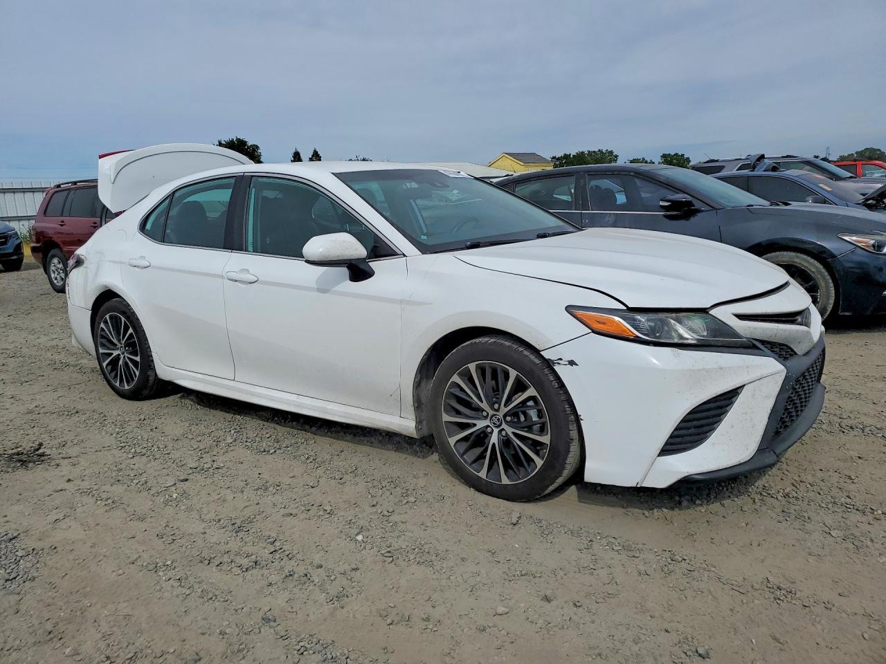 2020 Toyota Camry Se - Фото 4