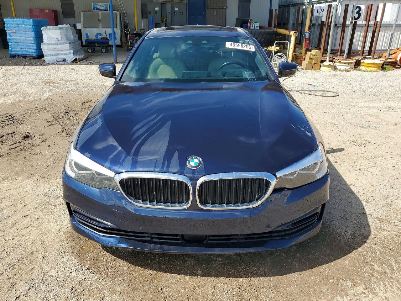 2020 BMW 530 Xi - Image 5