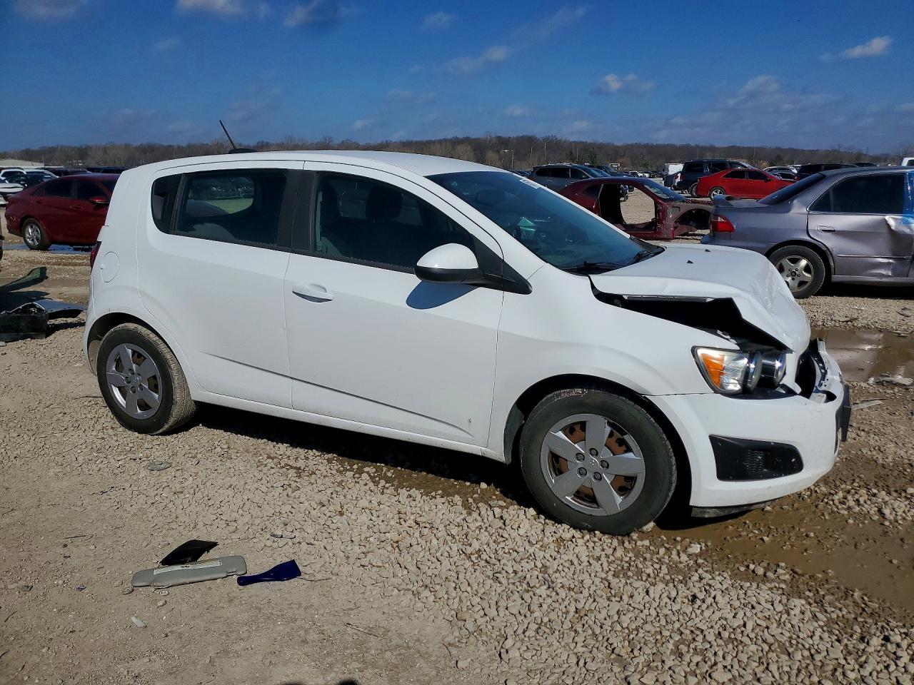 2015 Chevrolet Sonic Ls - Фото 4