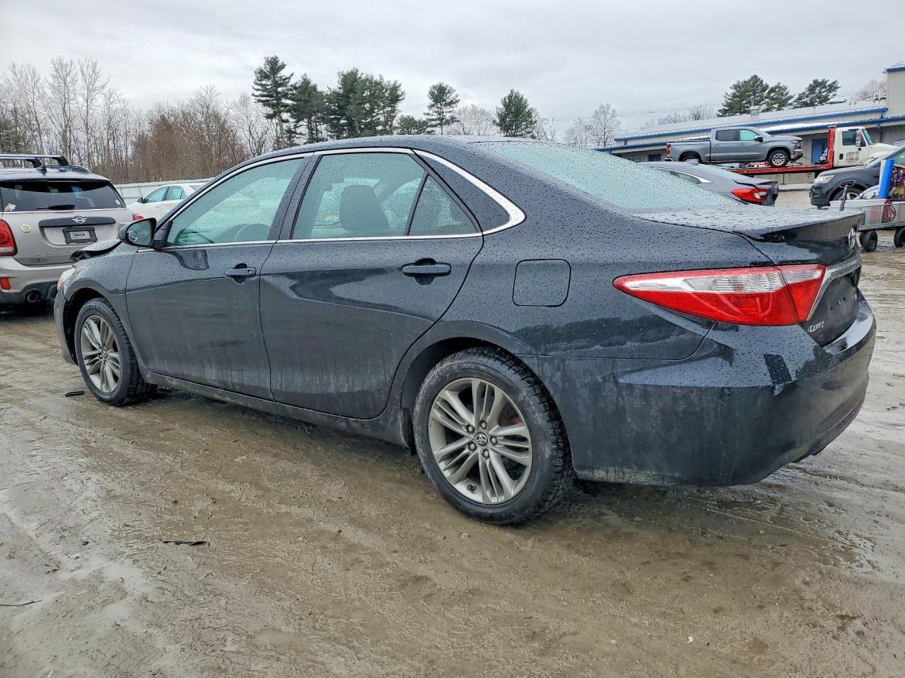 2017 Toyota Camry Se - Фото 2