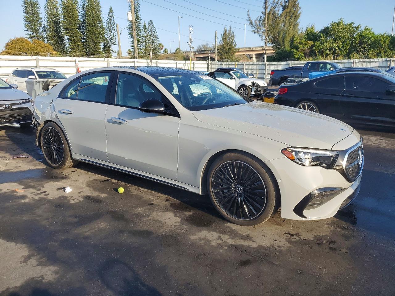 2025 Mercedes-Benz E 450 4Matic - Фото 4