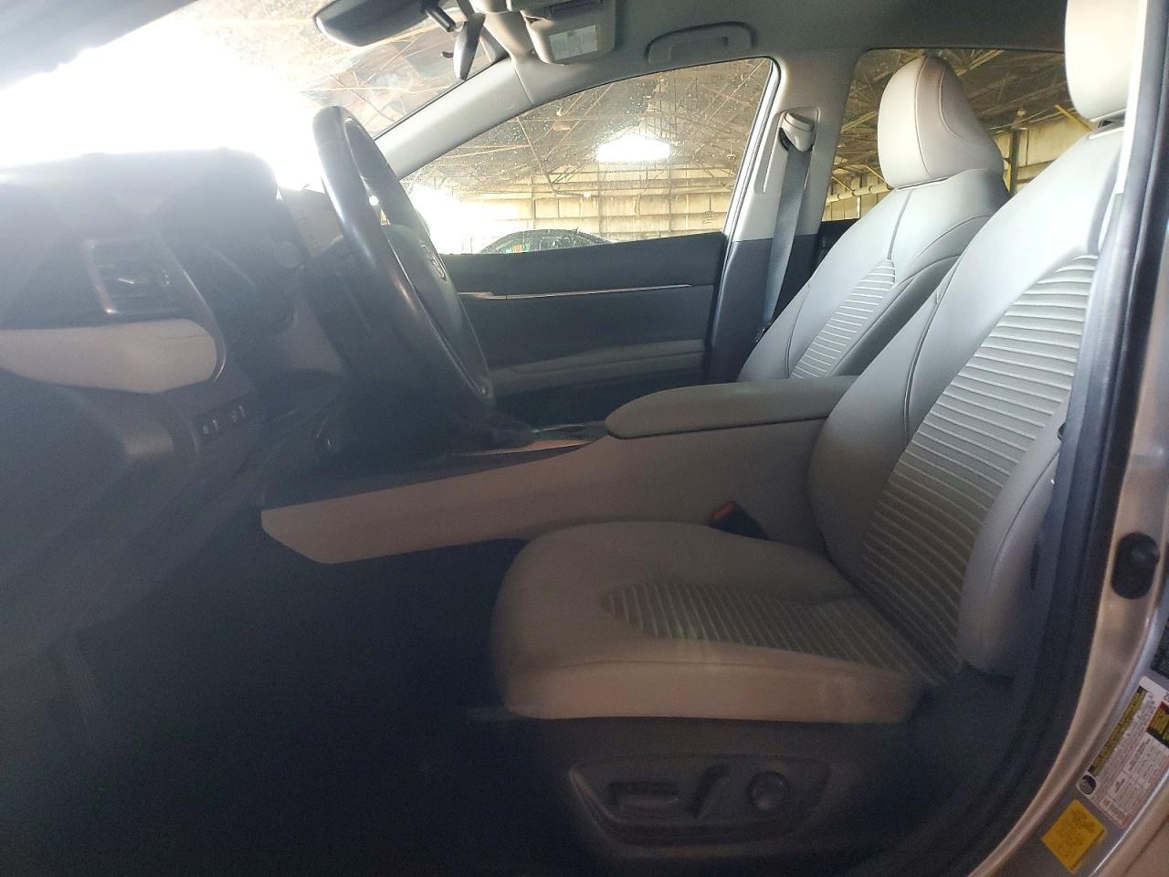 2022 Toyota Camry Hybrid Se - Image 7