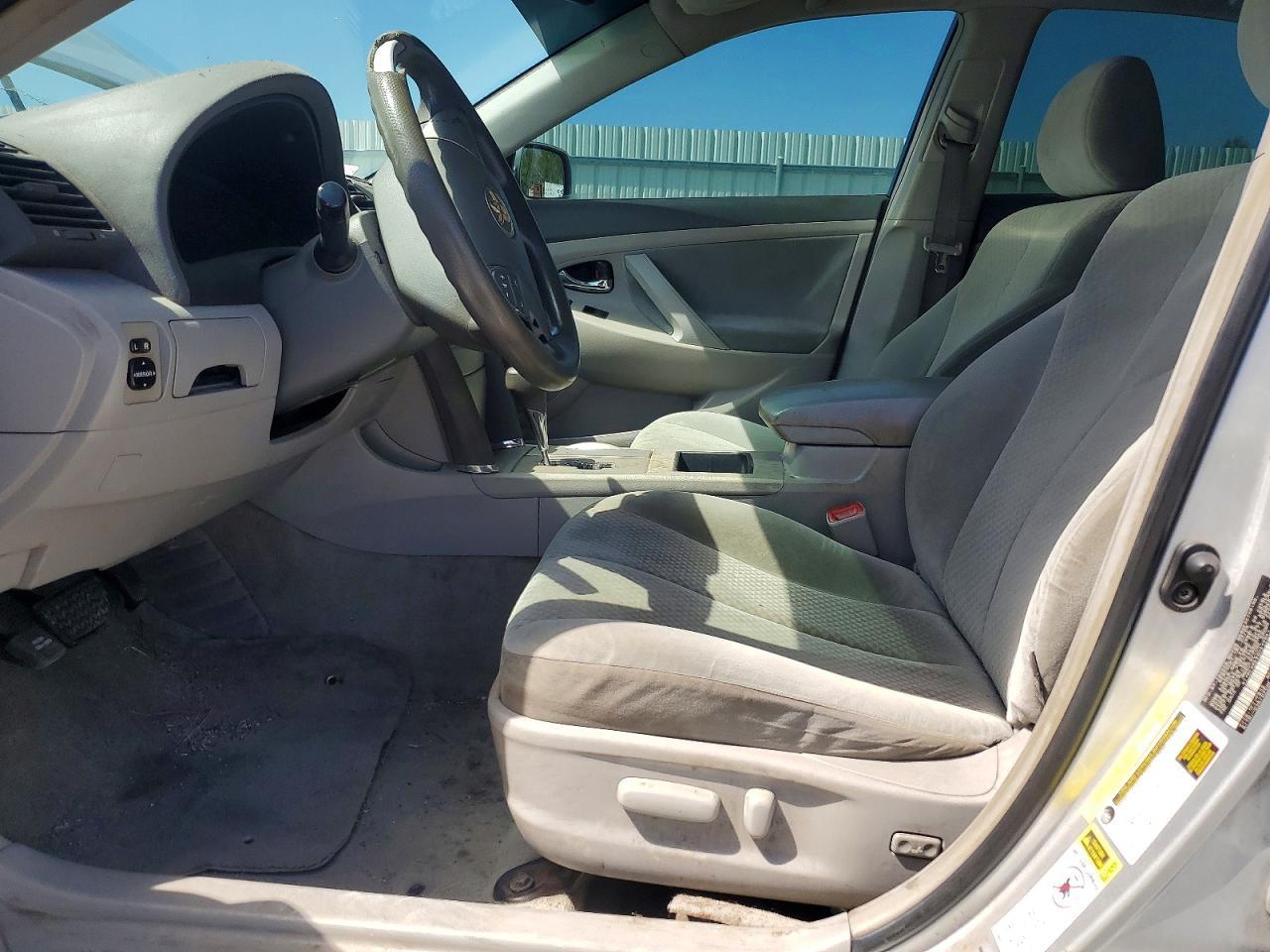 2009 Toyota Camry Le - Image 7