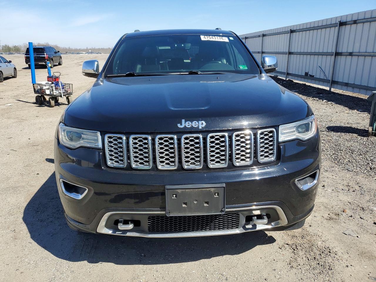 2018 Jeep Grand Cherokee Overland - Image 5