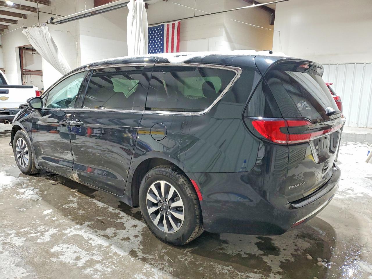 2023 Chrysler Pacifica Hybrid Touring L - Фото 2