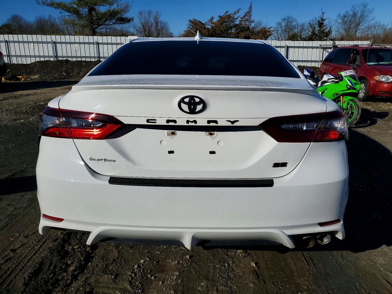 2022 Toyota Camry Se - Image 6