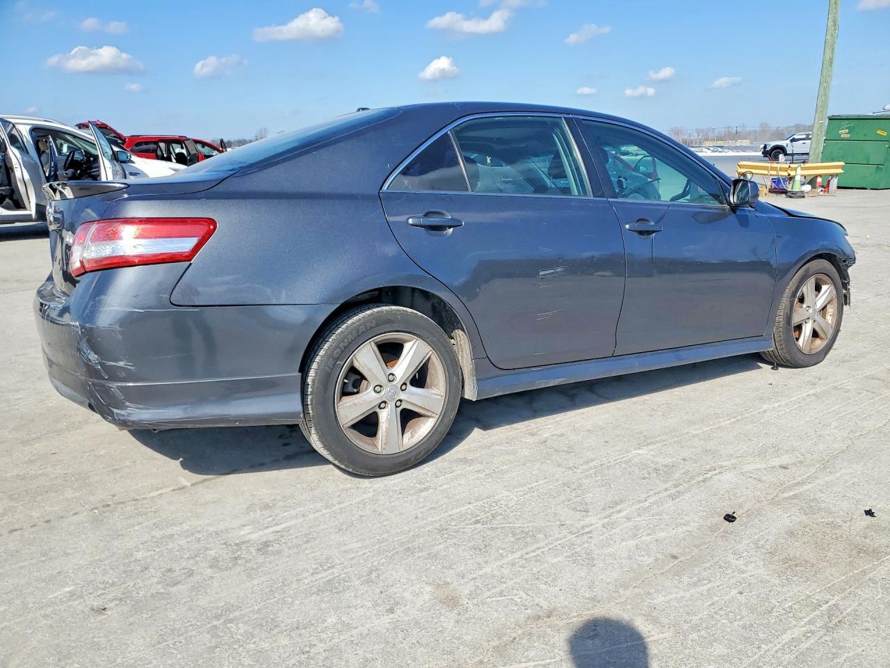 2011 Toyota Camry Se - Image 3