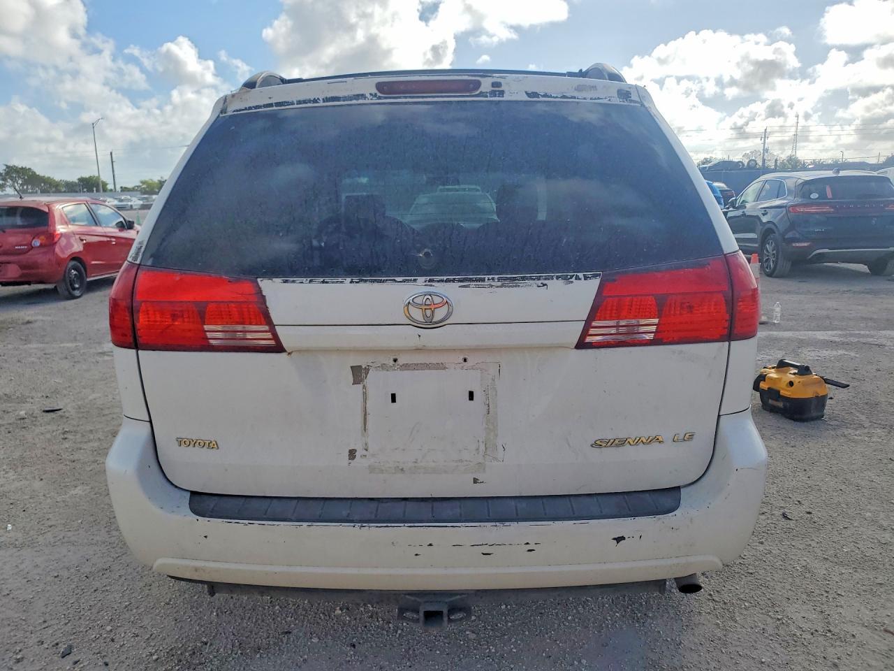 2004 Toyota Sienna Le 7 Passenger - Фото 6