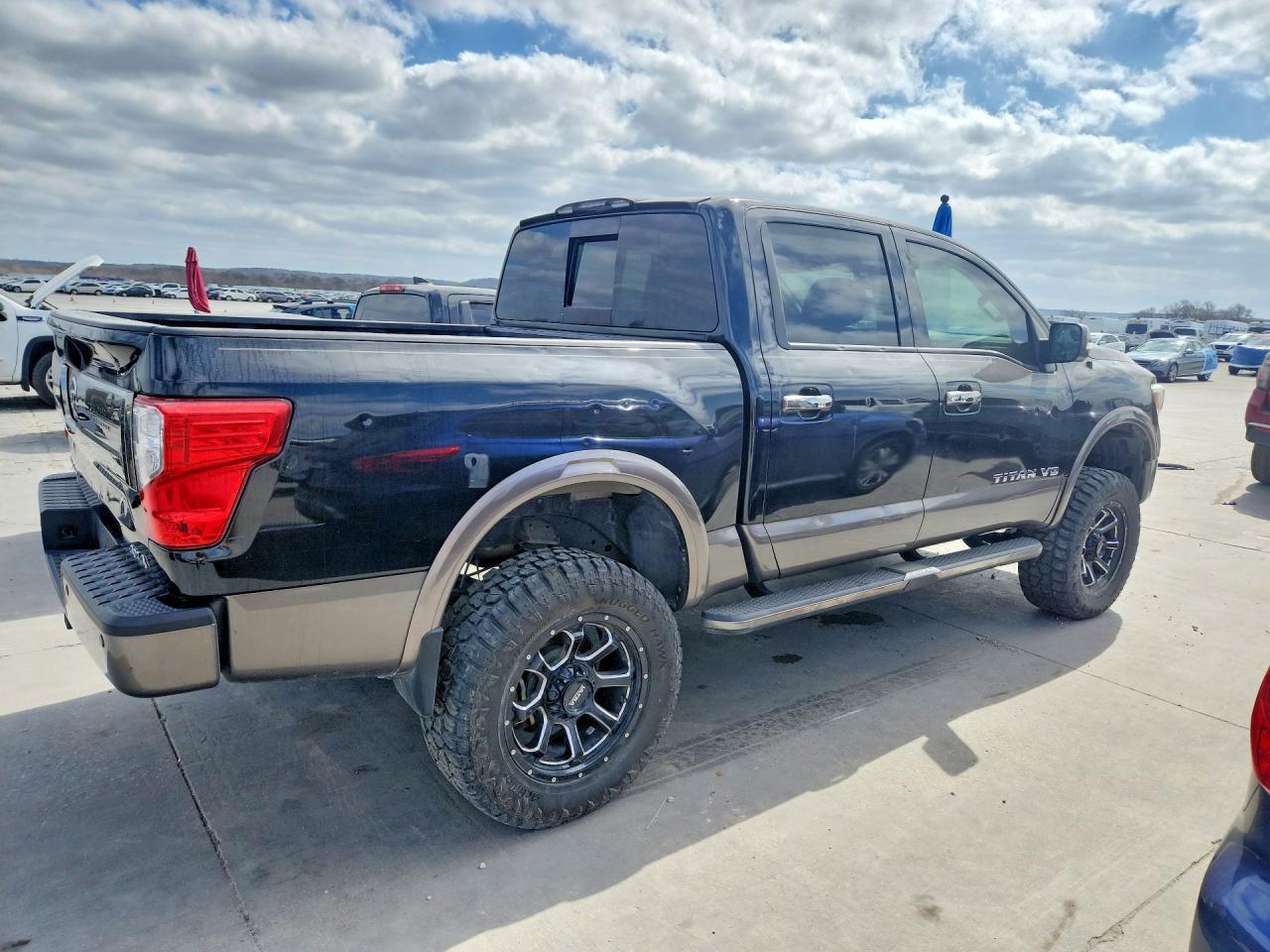 2019 Nissan Titan Platinum Reserve - Фото 3