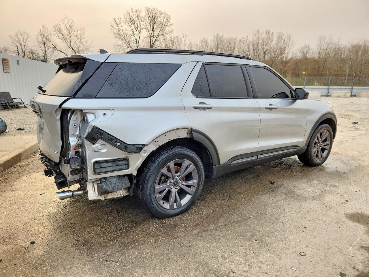 2023 Ford Explorer Xlt - Фото 3