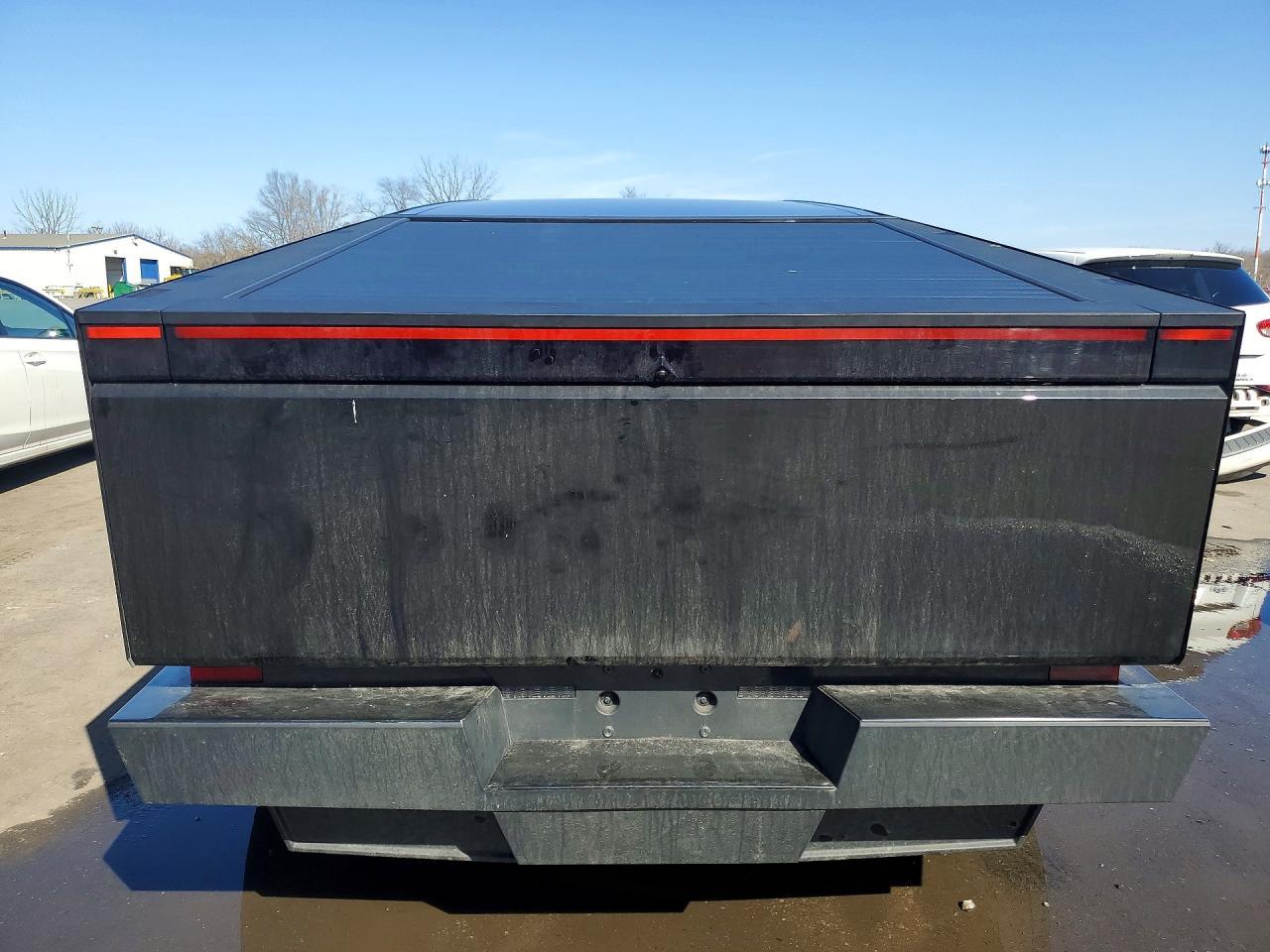 2025 Tesla Cybertruck - Image 6