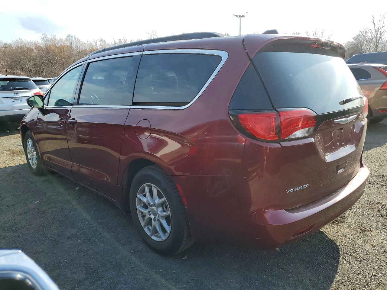 2021 Chrysler Voyager Lxi - Фото 2