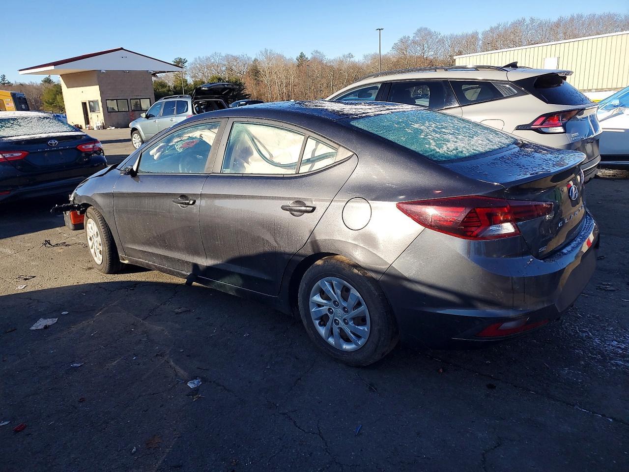2020 Hyundai Elantra Se - Image 2