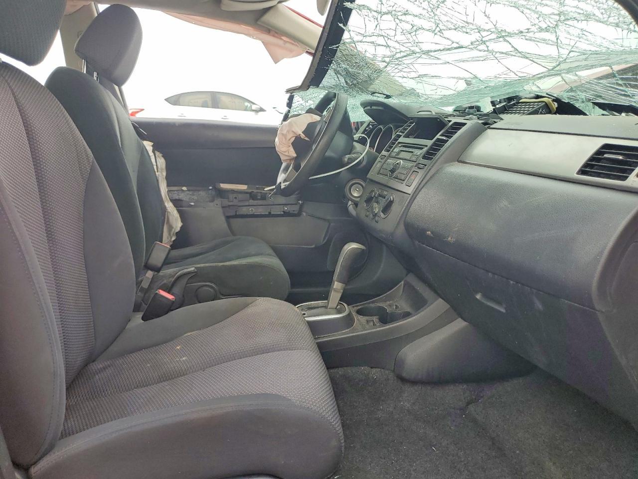 2012 Nissan Versa 1.8 S - Image 7