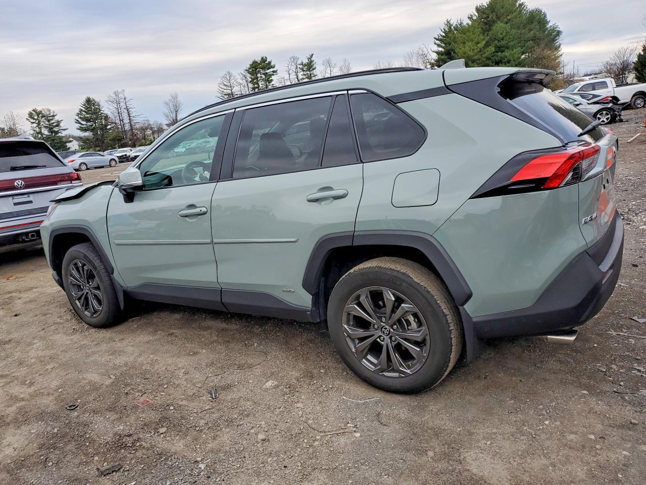 2022 Toyota Rav4 Hybrid Xle Premium - Image 2