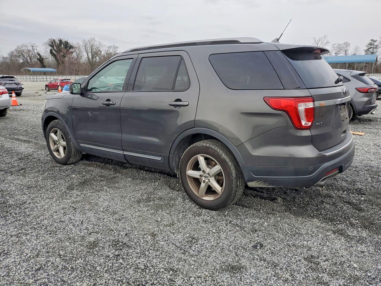 2018 Ford Explorer Xlt - Фото 2
