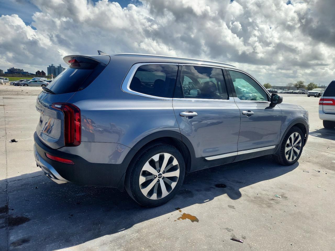 2022 Kia Telluride S - Image 3
