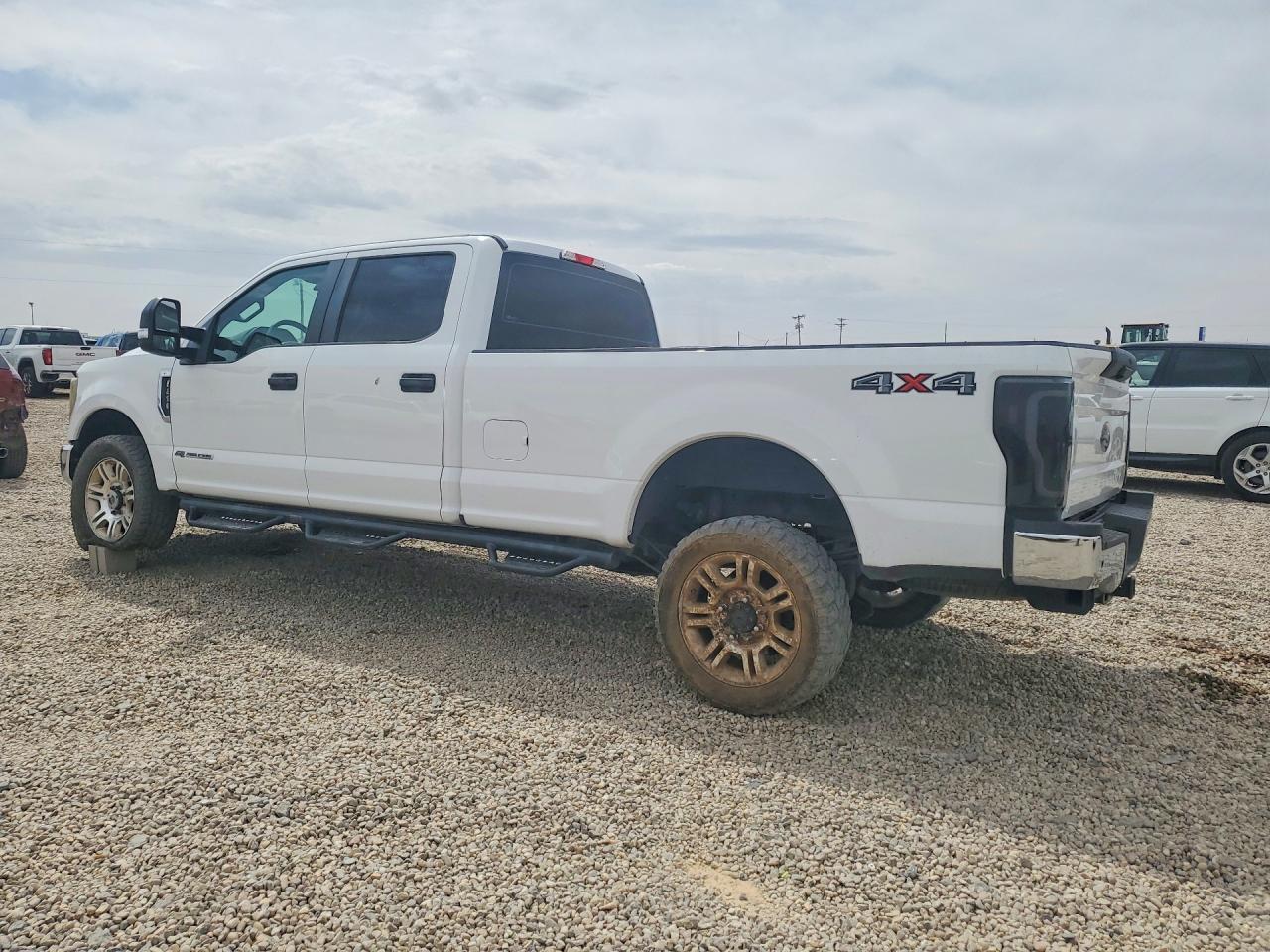 2017 Ford F250 Super Duty - Фото 2