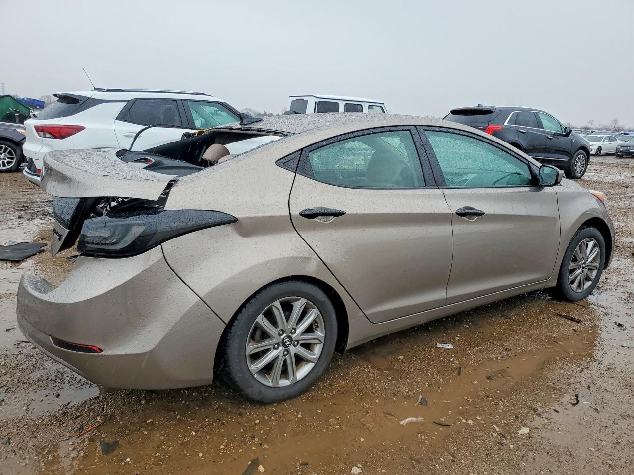 2016 Hyundai Elantra - Фото 3