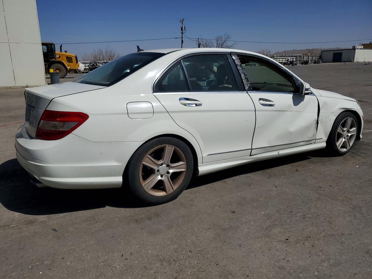 2011 Mercedes-Benz C 300 - Фото 3