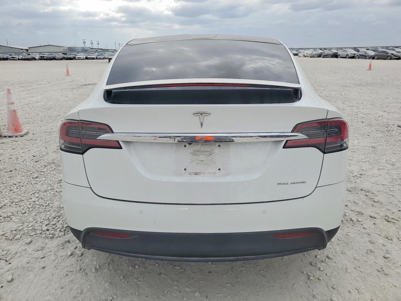 2020 Tesla Model X - Фото 6