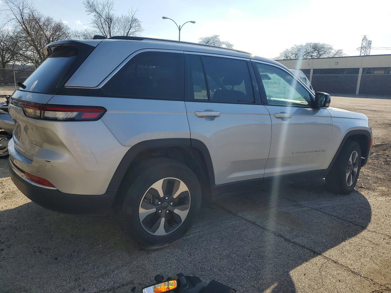 2023 Jeep Grand Cherokee - Image 3