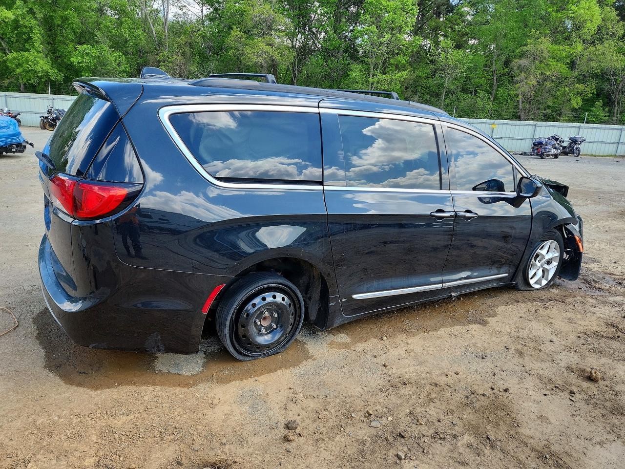 2017 Chrysler Pacifica Touring L - Фото 3
