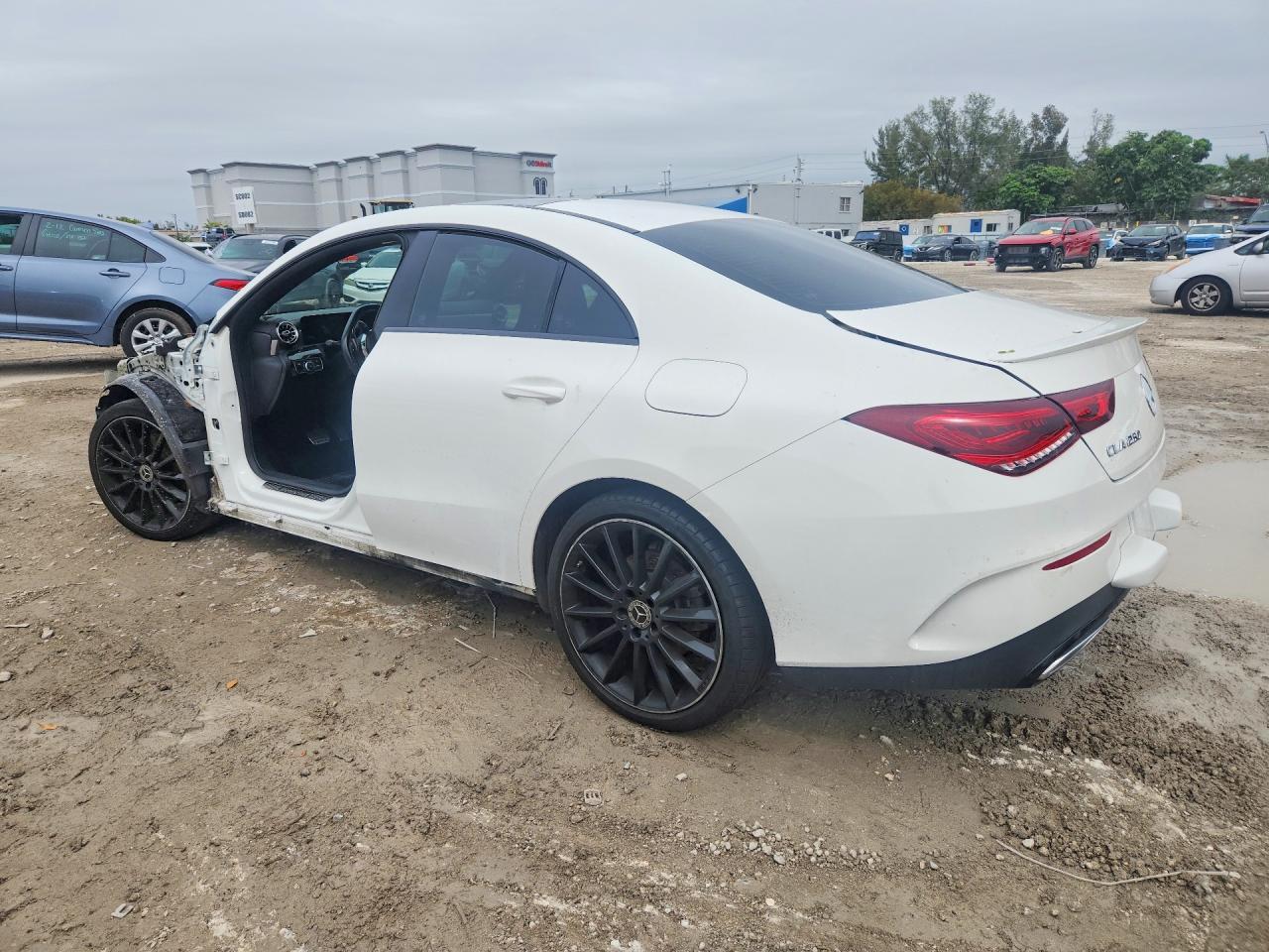 2021 Mercedes-Benz Cla 250 - Фото 2