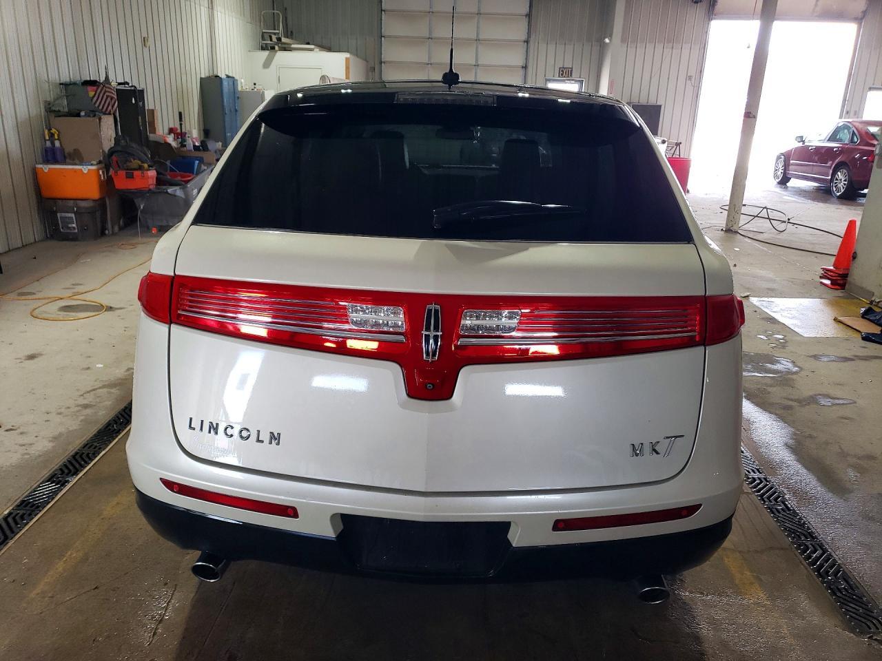 2015 Lincoln Mkt - Image 6
