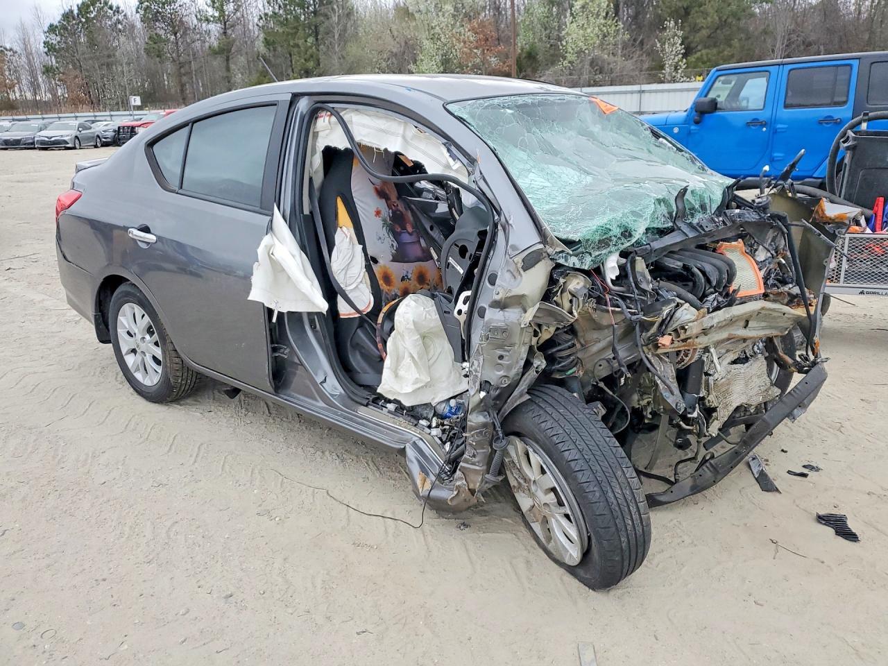 2019 Nissan Versa Sv - Фото 4