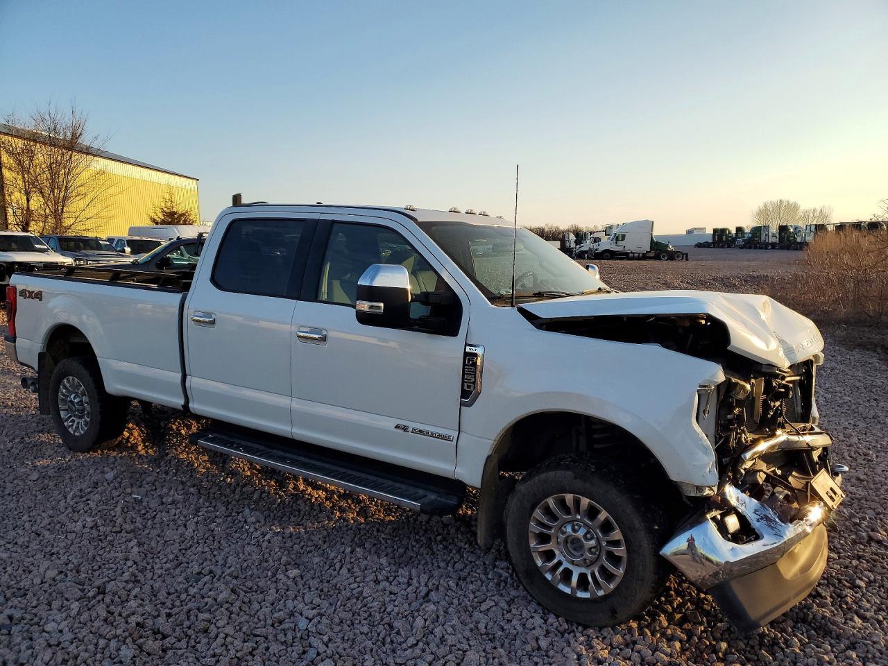 2022 Ford F250 Super Duty - Фото 4