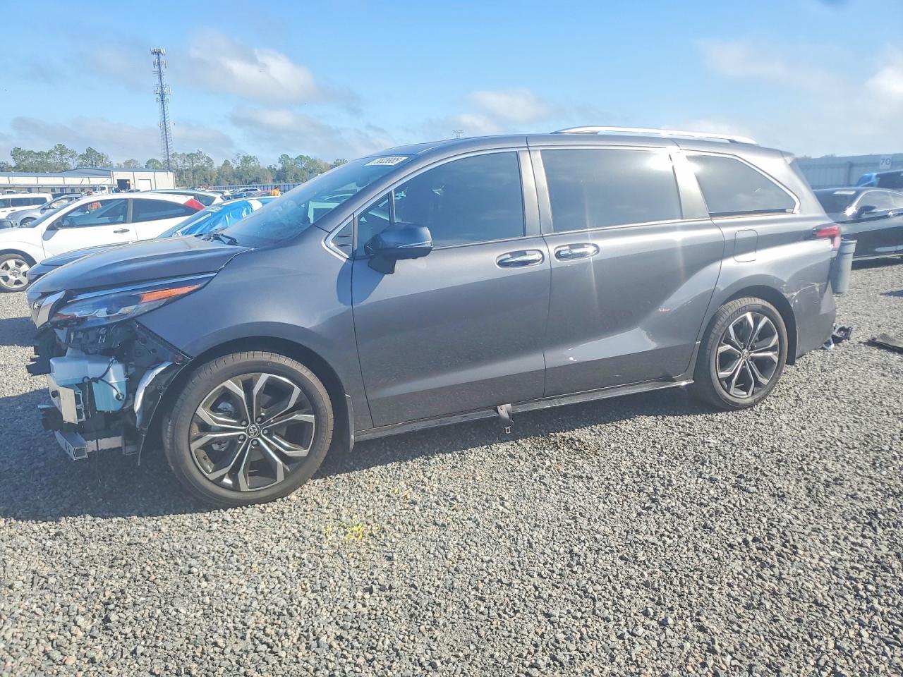 2025 Toyota Sienna Platinum 7-Passenger